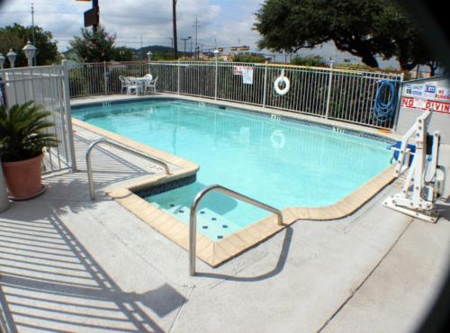 Bazen, Lone Star Inn Kerrville/Fredericksburg in Kerrville (TX) Bazen, Lone Star Inn Kerrville/Fredericksburg in Kerrville (TX)