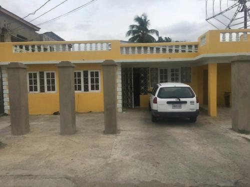 Leslies' Home in Portmore Leslies' Home in Portmore