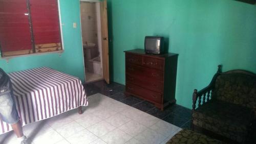 Leslies' Home in Portmore Leslies' Home in Portmore