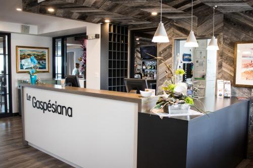 Előcsarnok, Le Gaspesiana in Sainte-Flavie (QC) Előcsarnok, Le Gaspesiana in Sainte-Flavie (QC)