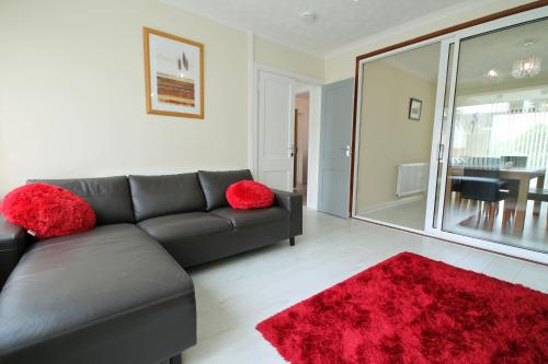 Ty Caron House 
Ty Caron House