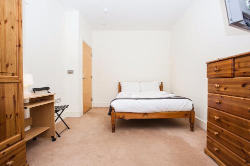 This photo about Modern & Spacious Home on Old Kent Road shared on HyHotel.com