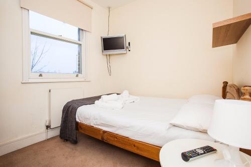 This photo about Modern & Spacious Home on Old Kent Road shared on HyHotel.com