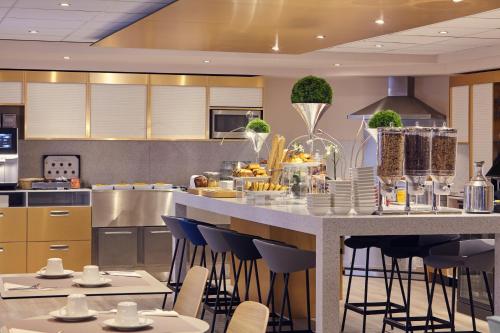 Food and beverages, Hotel Mercure Rouen Centre Cathedrale in Rouen City Center Food and beverages, Hotel Mercure Rouen Centre Cathedrale in Rouen City Center