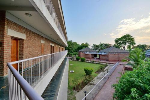 Varanda/terraço, Indo Hokke Hotel in Rajgir Varanda/terraço, Indo Hokke Hotel in Rajgir