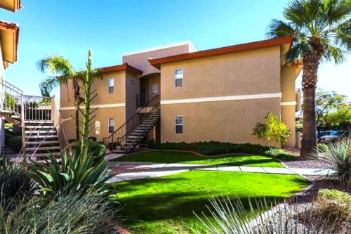 Entrance, Poolside Condo to 1 of 3 Resort Pool-Spa Complexes, ALL HEATED & OPEN 24/7/365! in North Phoenix Entrance, Poolside Condo to 1 of 3 Resort Pool-Spa Complexes, ALL HEATED & OPEN 24/7/365! in North Phoenix