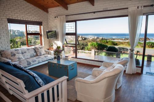 La Mer Seafront Selfcatering Accommodation Kleinmond in 克萊因蒙德 La Mer Seafront Selfcatering Accommodation Kleinmond in 克萊因蒙德
