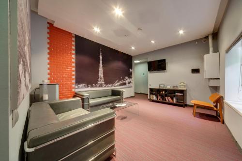 โรงแรมแมรี่ (Mary Hotel) near พิพิธภัณฑ์ปืนใหญ่ โรงแรมแมรี่ (Mary Hotel) near พิพิธภัณฑ์ปืนใหญ่