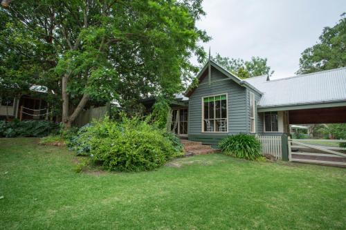 Garden, One-Bedroom Apartment - Boat House in Rhyll Garden, One-Bedroom Apartment - Boat House in Rhyll