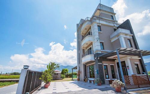 This photo about A bluegrass music shared on HyHotel.com