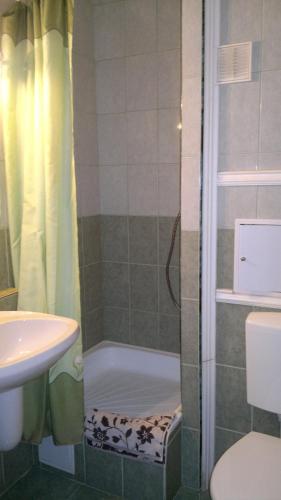 Bathroom, Top Apartment Budapest near Music Fountain Bathroom, Top Apartment Budapest near Music Fountain
