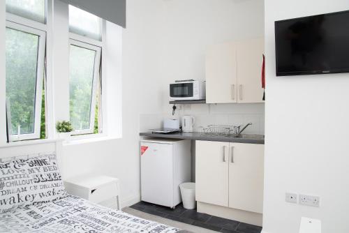 Kitchen, TLK Apartments & Hotel - Beckenham Junction in Greater London South East Kitchen, TLK Apartments & Hotel - Beckenham Junction in Greater London South East