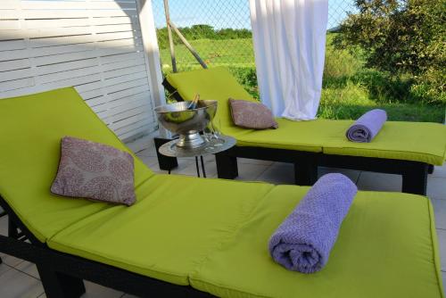 Villa Amethyste avec grande piscine privee, jardin clos, parking prive in Le Robert Villa Amethyste avec grande piscine privee, jardin clos, parking prive in Le Robert