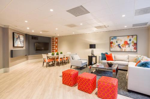 在meiguo.com看到的奥克伍德水晶城酒店的介绍图片