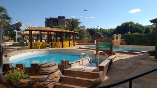 Swimming pool, 1004 - APARTAMENTO Caldas Novas, com bebidas liberadas no parque Aguatico e internet banda larga no in J Jeriquara Swimming pool, 1004 - APARTAMENTO Caldas Novas, com bebidas liberadas no parque Aguatico e internet banda larga no in J Jeriquara