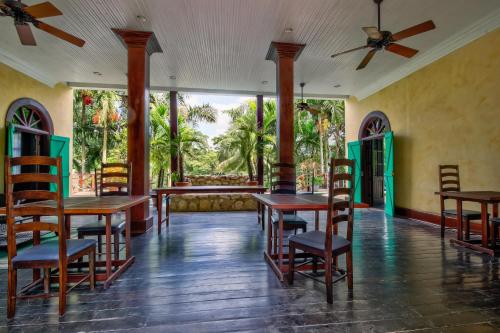 Toucan Suite @ Mahogany Hall in San Ignacio Toucan Suite @ Mahogany Hall in San Ignacio