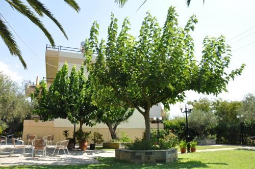정원, Villa Annilena in 파랄리아 톨로포노스 정원, Villa Annilena in 파랄리아 톨로포노스