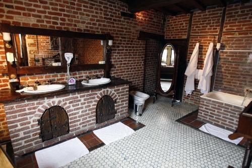 Fürdőszoba, Auberge Du Bon Fermier in Valenciennes Fürdőszoba, Auberge Du Bon Fermier in Valenciennes