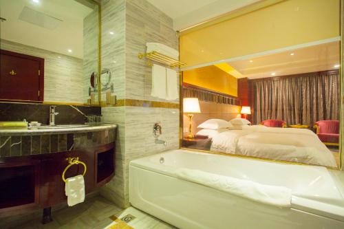 This photo about Waijing Gloria Grand Hotel Anhui shared on HyHotel.com