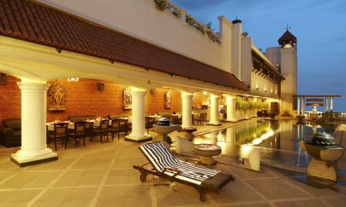 Swimming pool, Anandha Inn Convention Centre and Suites in Pondicherry Swimming pool, Anandha Inn Convention Centre and Suites in Pondicherry