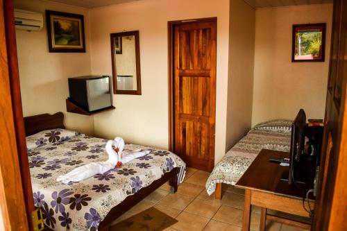 Hotel La Choza Inn in La Fortuna Hotel La Choza Inn in La Fortuna
