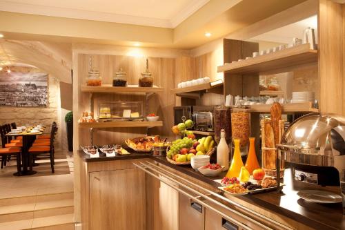 Food and beverages, Hotel Saint Honore near Conciergerie Palace Food and beverages, Hotel Saint Honore near Conciergerie Palace