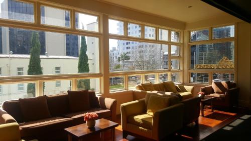Pub/Lounge, Kiwi International Hotel in Auckland Pub/Lounge, Kiwi International Hotel in Auckland
