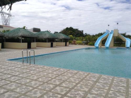 สระว่ายน้ำ, อุกล์ เอฟเวอร์ รีสอร์ต โฮเต็ล (Ukl Ever Resort Hotel) in อิโลคอส นอร์ท สระว่ายน้ำ, อุกล์ เอฟเวอร์ รีสอร์ต โฮเต็ล (Ukl Ever Resort Hotel) in อิโลคอส นอร์ท