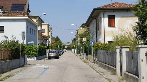 This photo about Venice Garden Apartments shared on HyHotel.com