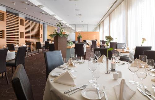 Restaurant, Radisson Blu Hotel, Hannover in Hannover Restaurant, Radisson Blu Hotel, Hannover in Hannover