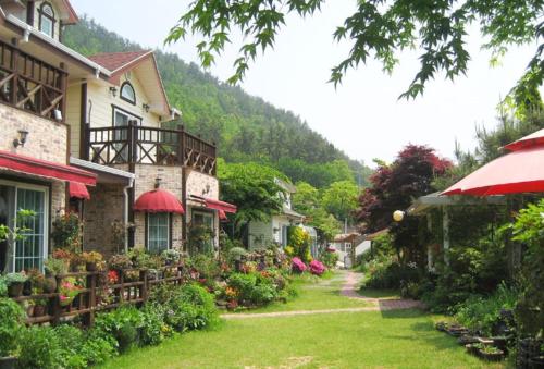 Kkotnim's Pension
Kkotnim's Pension