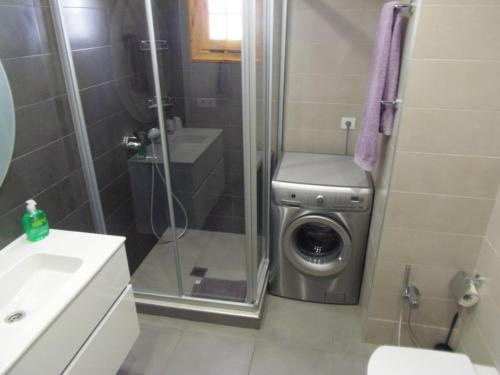This photo about El Beril and Altamira apartments shared on HyHotel.com