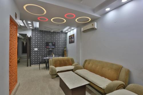 4-BR apartment in New Delhi, by GuestHouser
4-BR apartment in New Delhi, by GuestHouser