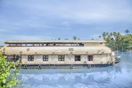 4-BR houseboat for family stay, by GuestHouser
4-BR houseboat for family stay, by GuestHouser