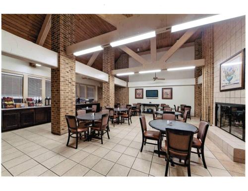 Restaurant, Hawthorn Extended Stay by Wyndham Richardson in Richardson Restaurant, Hawthorn Extended Stay by Wyndham Richardson in Richardson