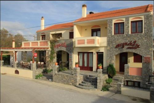 Aigiali Rooms in Volissos Aigiali Rooms in Volissos