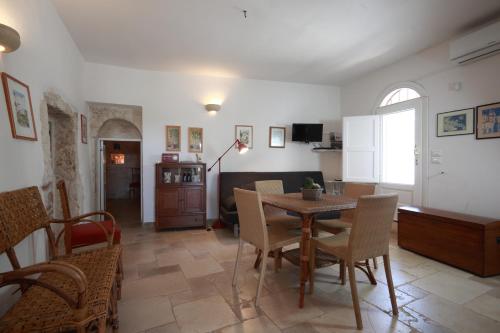 Shared lounge/TV area, Trullo Riccardo in Ostuni Shared lounge/TV area, Trullo Riccardo in Ostuni