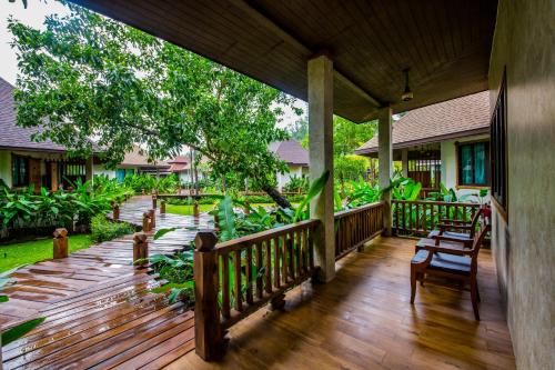 Balcony/terrace, Naiyang Park Resort in Naiyang Beach Balcony/terrace, Naiyang Park Resort in Naiyang Beach