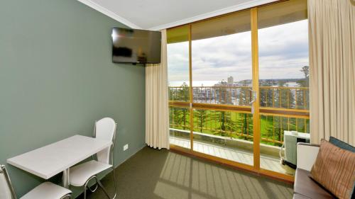 Atlantic Tower Motor Inn in Glenelg Atlantic Tower Motor Inn in Glenelg
