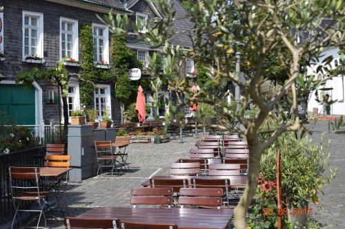 Ресторан, Messewohnung Grafrath in Solingen Ресторан, Messewohnung Grafrath in Solingen
