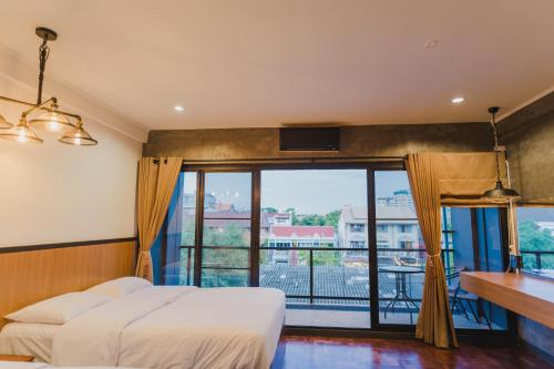 No.9 Hostel & Cafe