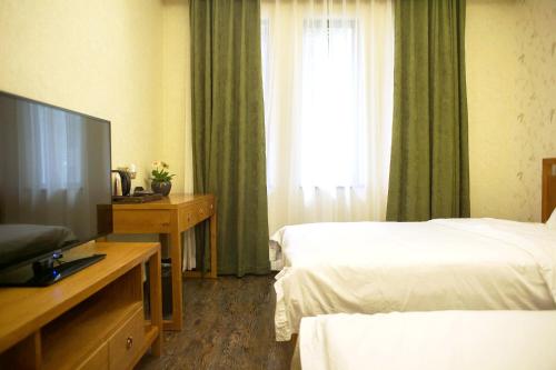 This photo about Hangzhou Hua Qing Yuan Inn shared on HyHotel.com