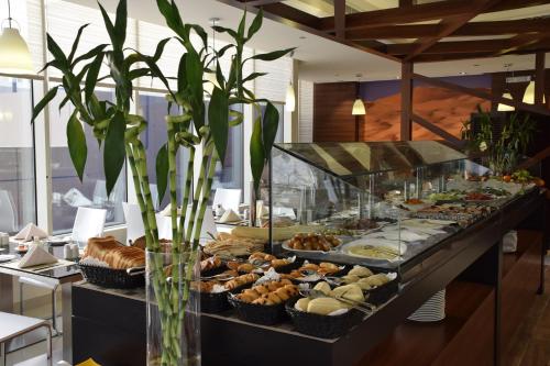Comida y bebida, Novotel Suites Riyadh Center in Al Olaya Comida y bebida, Novotel Suites Riyadh Center in Al Olaya