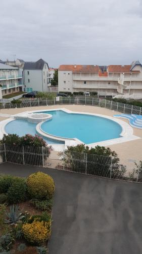 สระว่ายน้ำ, Residence TROUVILLE in ชัตแลยง ปลาฌ สระว่ายน้ำ, Residence TROUVILLE in ชัตแลยง ปลาฌ