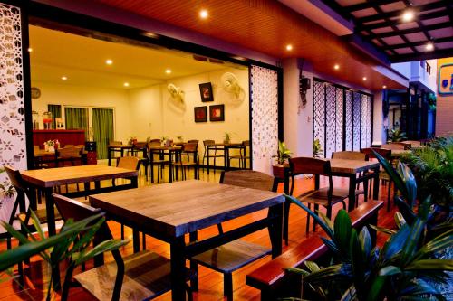 Restaurant, Krabi Cinta House near Krabi Town Signal Restaurant, Krabi Cinta House near Krabi Town Signal