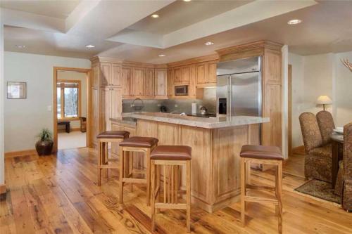 在meiguo.com看到的Tram Tower Condominiums的介绍图片