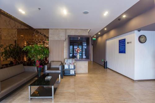 Lobby, Jinjiang Inn Beijing Gucheng North Road Branch in Shijingshan District Lobby, Jinjiang Inn Beijing Gucheng North Road Branch in Shijingshan District