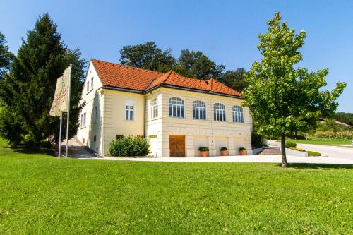 Вход, Villa Istenic in Бизелско Вход, Villa Istenic in Бизелско