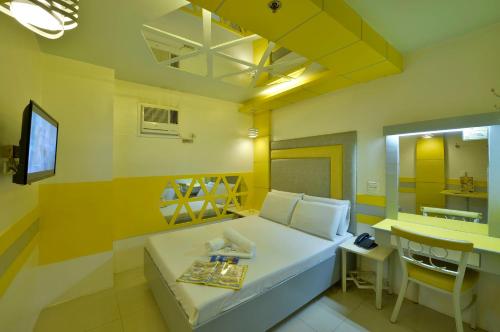 Hotel 99 Monumento Caloocan in Caloocan Hotel 99 Monumento Caloocan in Caloocan