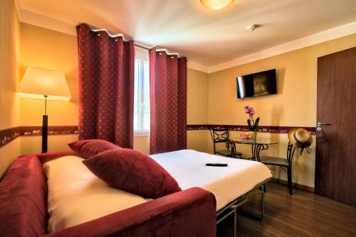Zenitude Hotel-Residences Les Jardins de Lourdes in Lourdes Zenitude Hotel-Residences Les Jardins de Lourdes in Lourdes